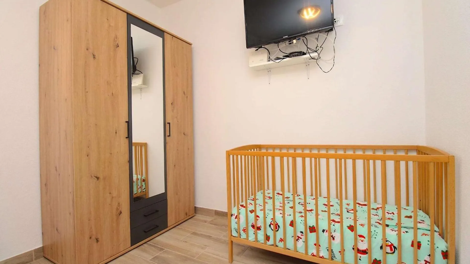 Family Friendly Apartments With A Swimming Pool Sveti Martin, Central Istria - Sredisnja Istra - 23295 لابين